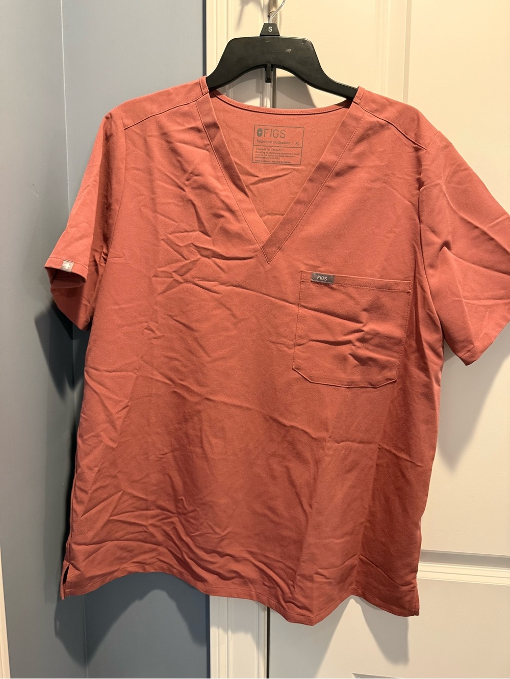 FIGS Women’s Short Sleeve V-Neck Top - mauve